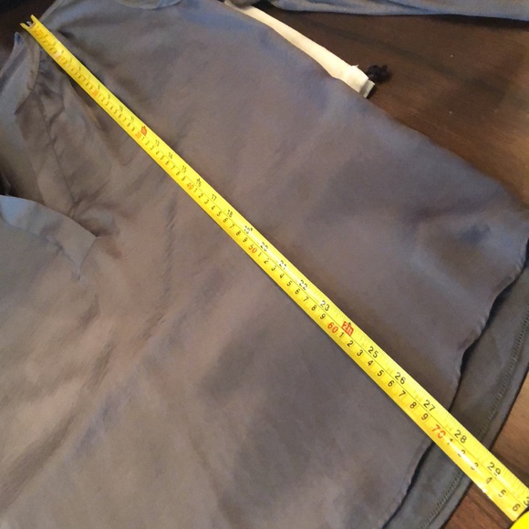 Vince mixed materials of soft modal cashmere poly long sleeve deep v neck top - Picture 9 of 9